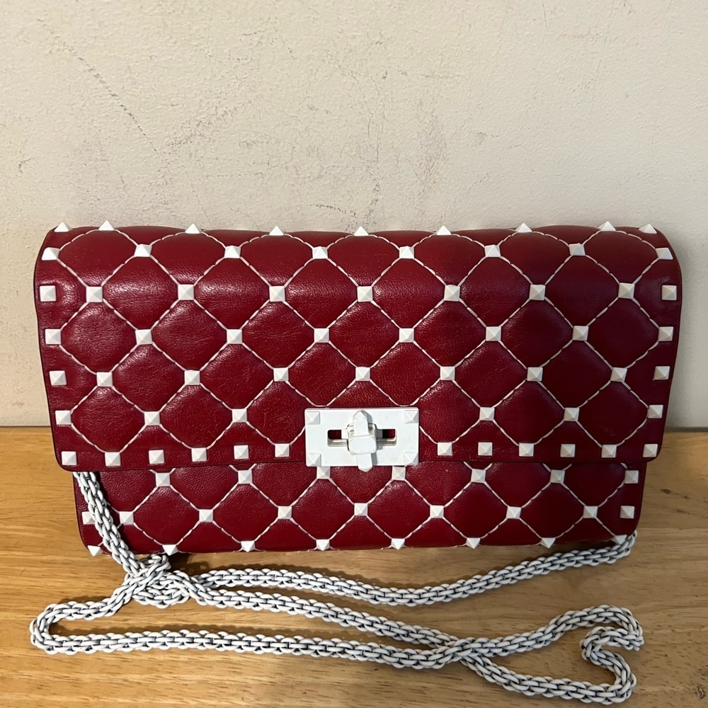 Valentino Garavani Rockstud Wallet on Chain